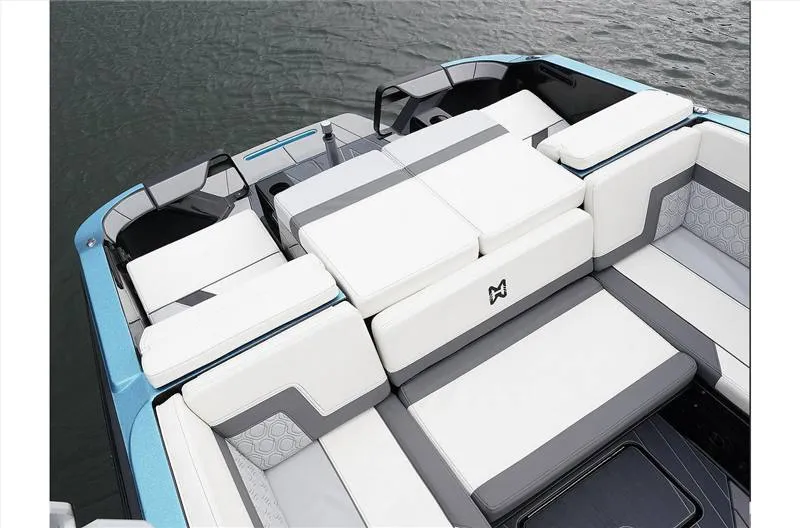 Slide: The Image of Heyday Wake Boats H22 2023 - 14