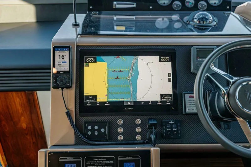 Slide: The Image of Model 65 Squadron Category Motor Yachts 2011 - 24