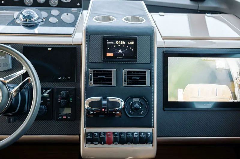 Slide: The Image of Model 65 Squadron Category Motor Yachts 2011 - 30