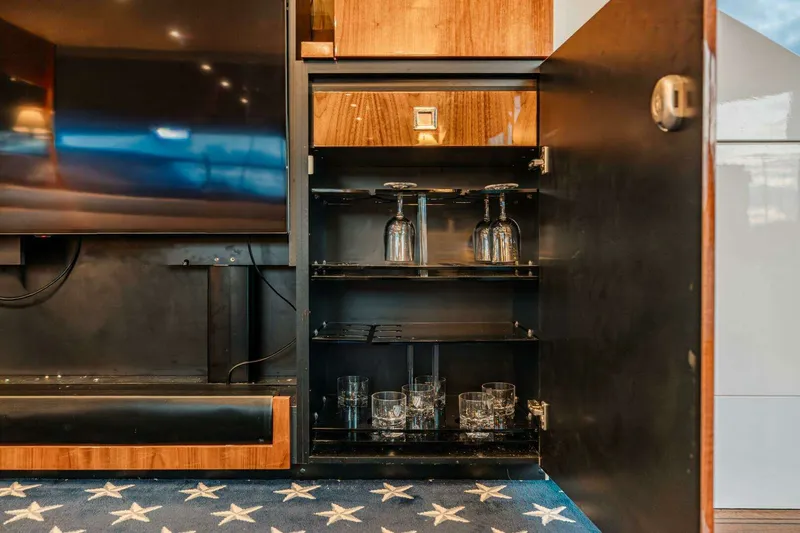 Slide: The Image of Model 65 Squadron Category Motor Yachts 2011 - 42