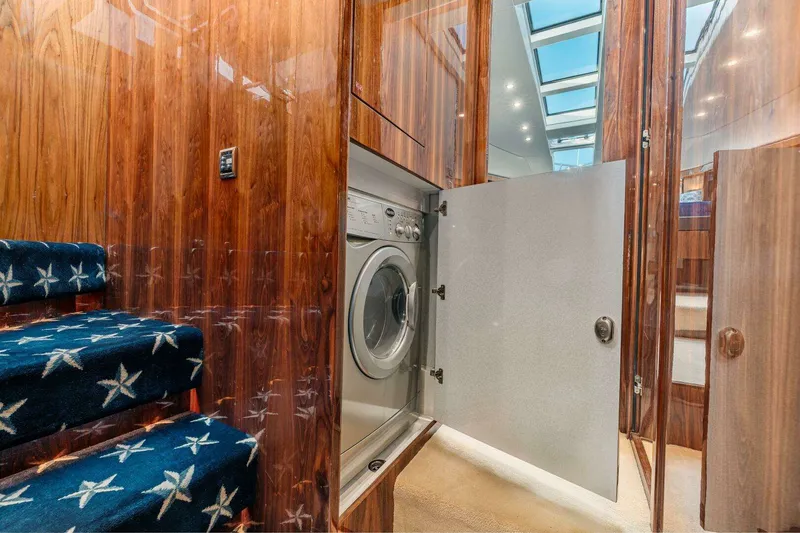 Slide: The Image of Model 65 Squadron Category Motor Yachts 2011 - 45