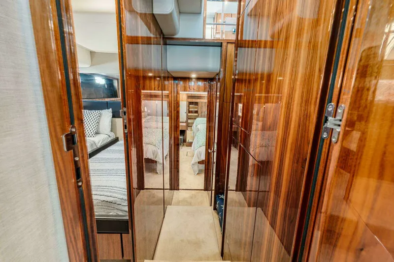 Slide: The Image of Model 65 Squadron Category Motor Yachts 2011 - 48