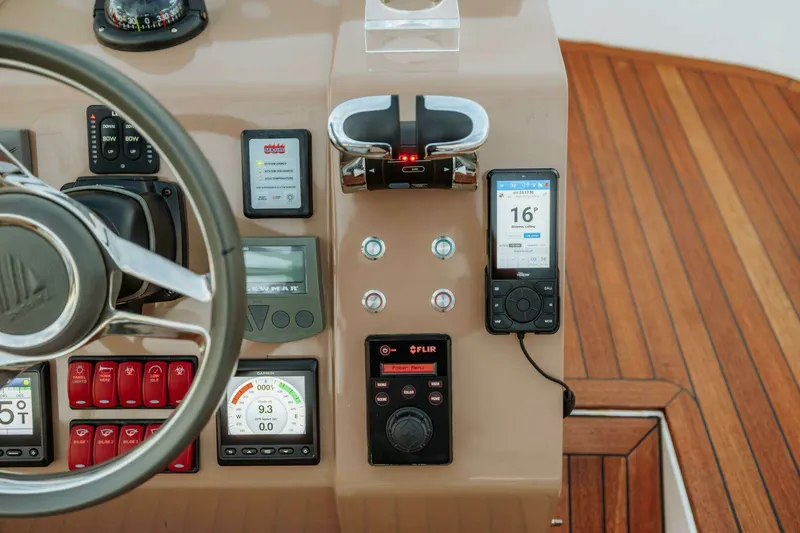 Slide: The Image of Model 65 Squadron Category Motor Yachts 2011 - 88