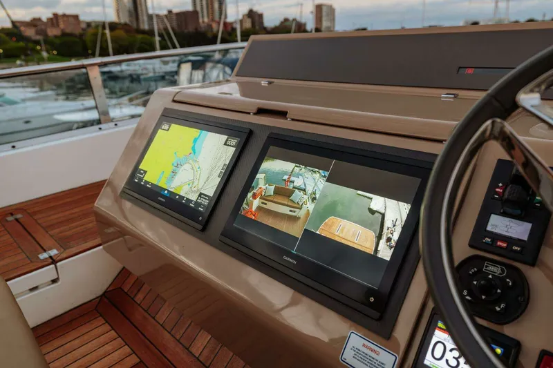 Slide: The Image of Model 65 Squadron Category Motor Yachts 2011 - 90
