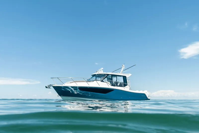 The Image of Boston Whaler 365 Conquest 2025 - 0