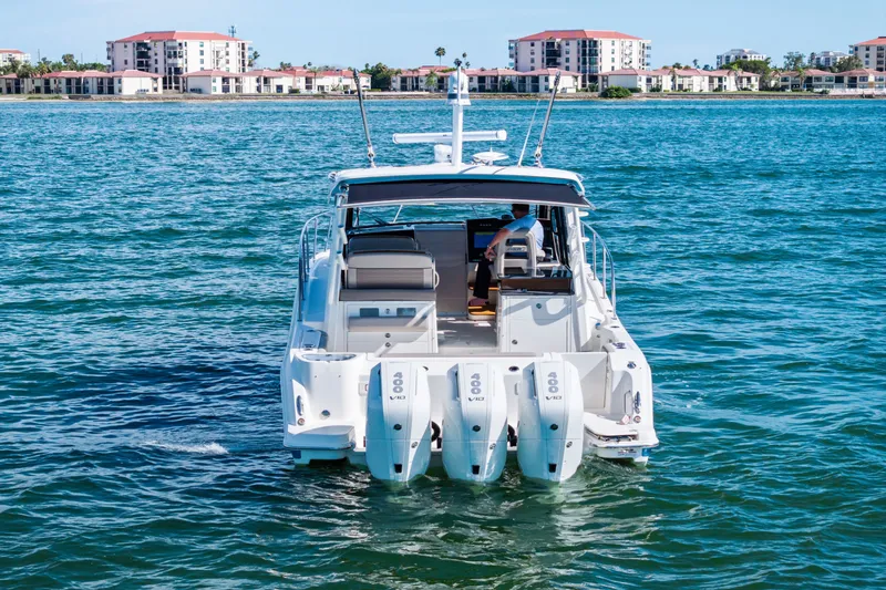 Slide: The Image of Boston Whaler 365 Conquest 2025 - 15
