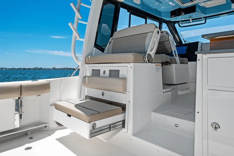 Slide: The Image of Boston Whaler 365 Conquest 2025 - 64