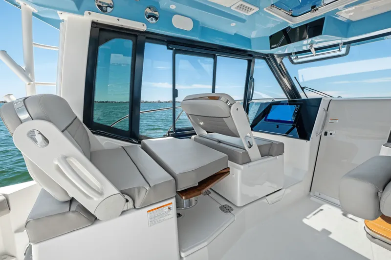 Slide: The Image of Boston Whaler 365 Conquest 2025 - 66