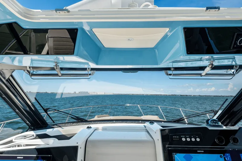 Slide: The Image of Boston Whaler 365 Conquest 2025 - 88