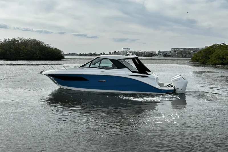 Slide: The Image of Sea Ray Sundancer 320 Outboard 2025 - 1