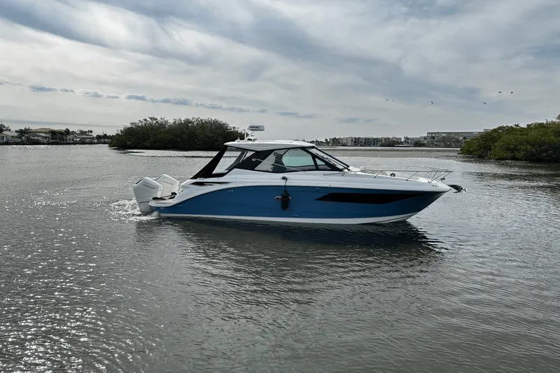 Slide: The Image of Sea Ray Sundancer 320 Outboard 2025 - 11