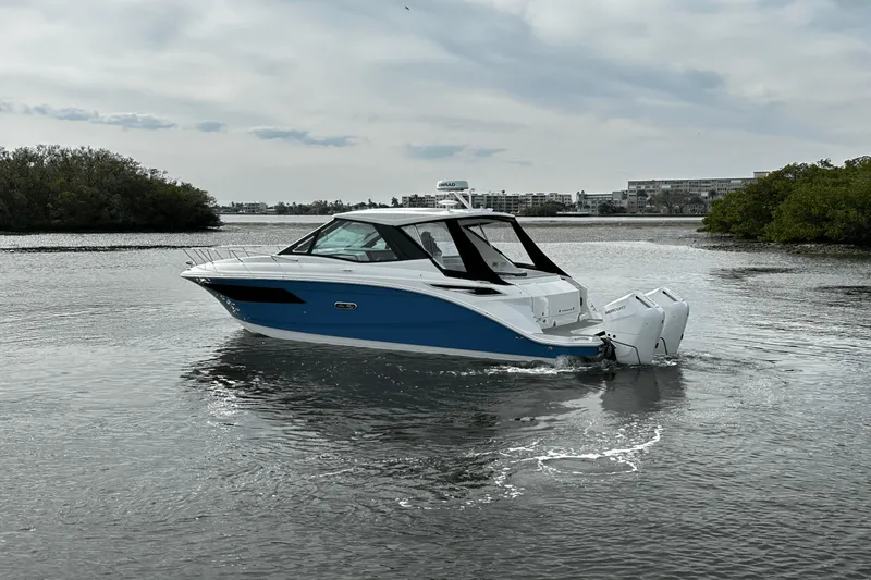 Slide: The Image of Sea Ray Sundancer 320 Outboard 2025 - 4