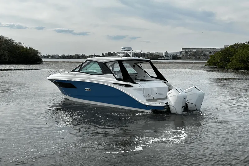 Slide: The Image of Sea Ray Sundancer 320 Outboard 2025 - 5