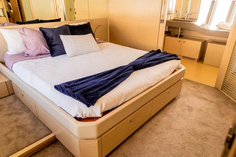 Slide: The Image of Ferretti 720 2013 - 22