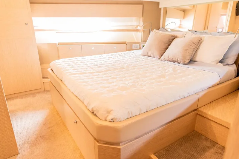 Slide: The Image of Ferretti 720 2013 - 20