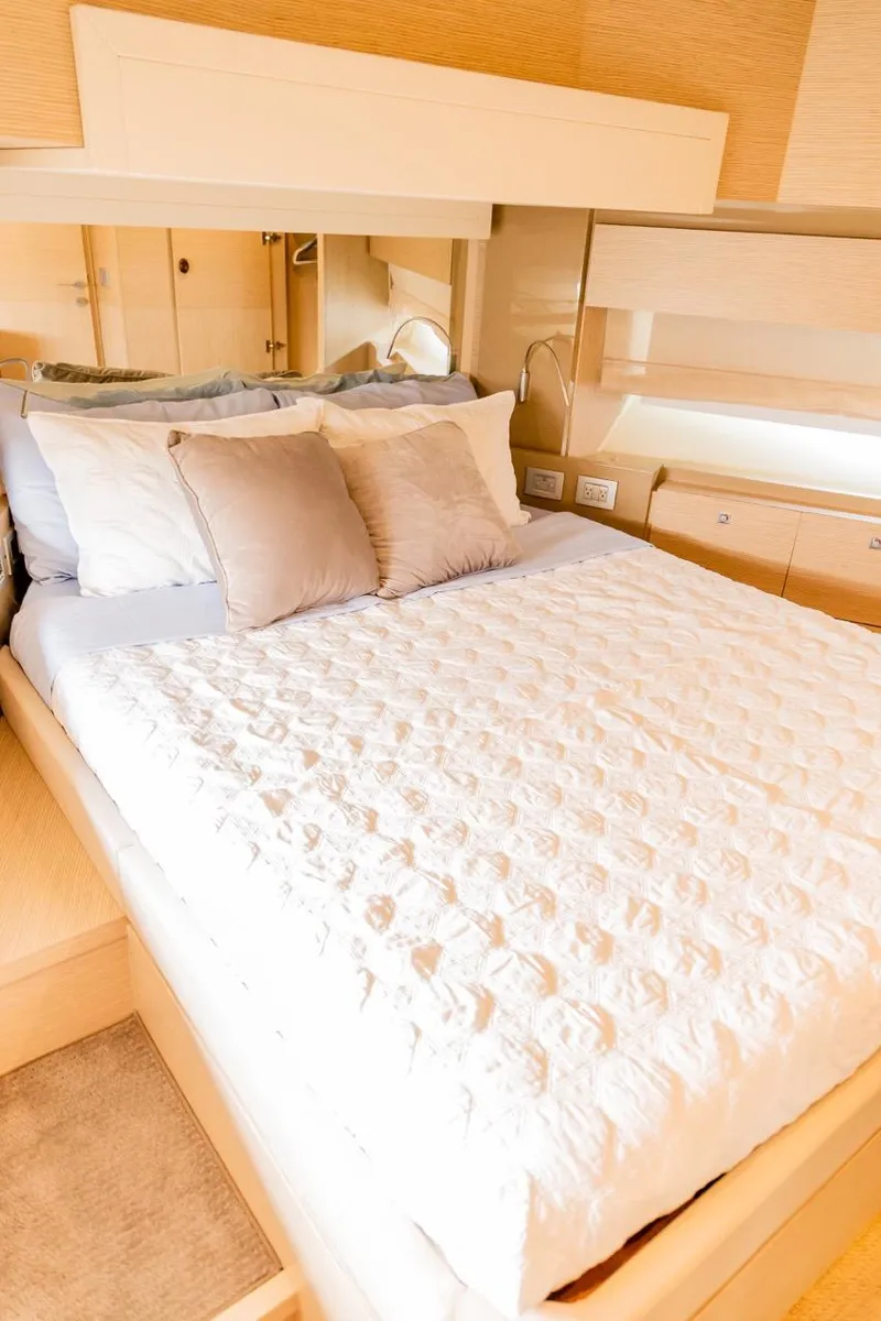 Slide: The Image of Ferretti 720 2013 - 21