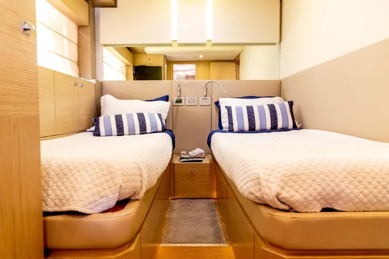 Slide: The Image of Ferretti 720 2013 - 16