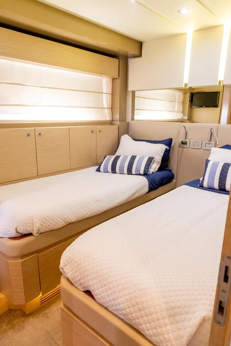 Slide: The Image of Ferretti 720 2013 - 15