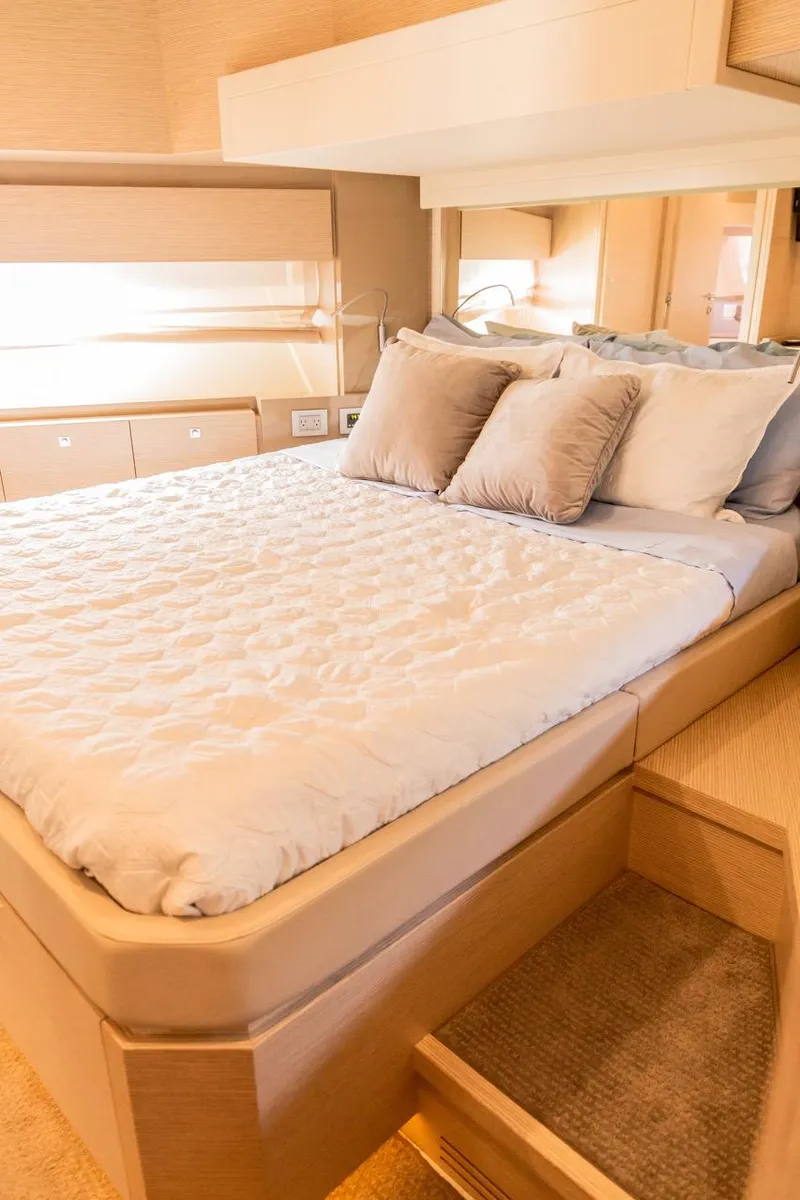 Slide: The Image of Ferretti 720 2013 - 19