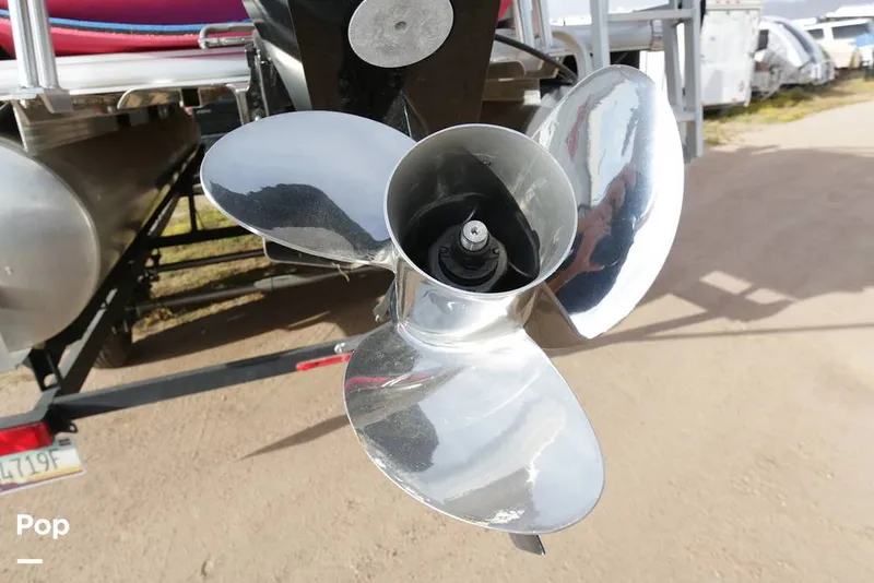 Slide: The Image of Sun Tracker Party Barge 22dlx 2018 - 12402730