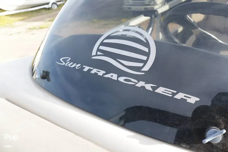 Slide: The Image of Sun Tracker Party Barge 22dlx 2018 - 12402782