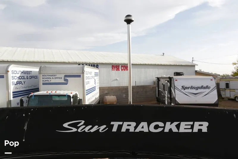 Slide: The Image of Sun Tracker Party Barge 22dlx 2018 - 12402784