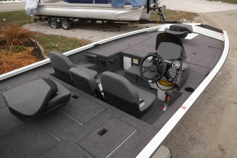 Slide: The Image of Lowe Stinger 175 Crappie 2026 - 12