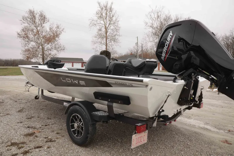 Slide: The Image of Lowe Stinger 175 Crappie 2026 - 5