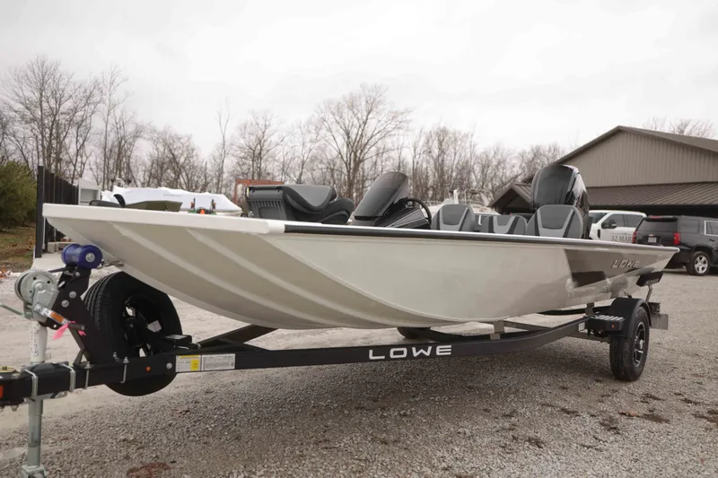 Slide: The Image of Lowe Stinger 175 Crappie 2026 - 6