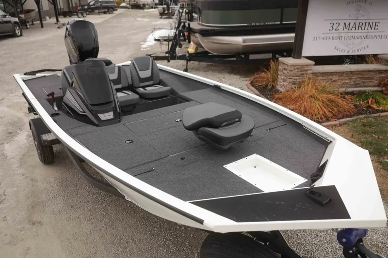 Slide: The Image of Lowe Stinger 175 Crappie 2026 - 8