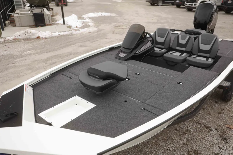 Slide: The Image of Lowe Stinger 175 Crappie 2026 - 9