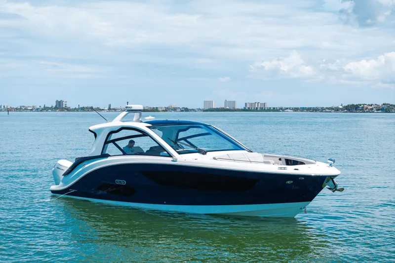 The Image of Sea Ray Sundancer 370 Outboard 2025 - 0