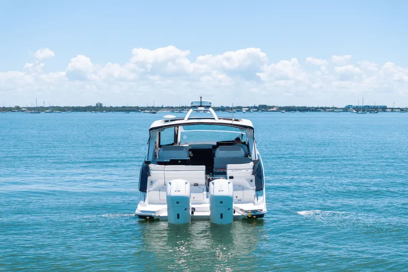 Slide: The Image of Sea Ray Sundancer 370 Outboard 2025 - 13