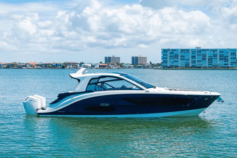 Slide: The Image of Sea Ray Sundancer 370 Outboard 2025 - 14