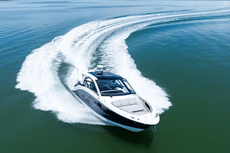 Slide: The Image of Sea Ray Sundancer 370 Outboard 2025 - 17