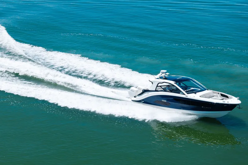 Slide: The Image of Sea Ray Sundancer 370 Outboard 2025 - 19