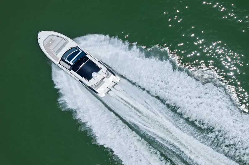 Slide: The Image of Sea Ray Sundancer 370 Outboard 2025 - 24