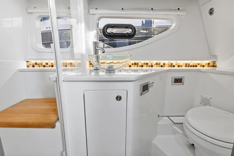 Slide: The Image of Sea Ray Sundancer 370 Outboard 2025 - 31