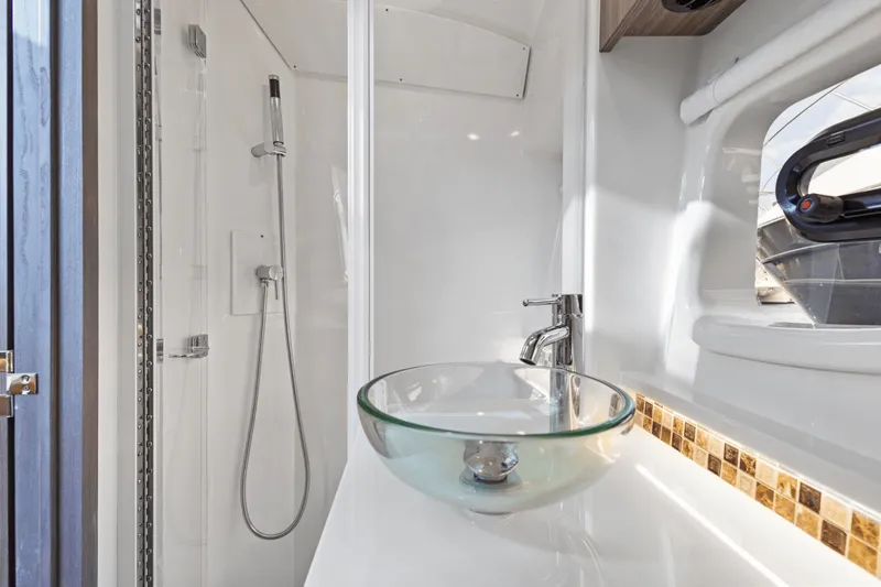 Slide: The Image of Sea Ray Sundancer 370 Outboard 2025 - 32