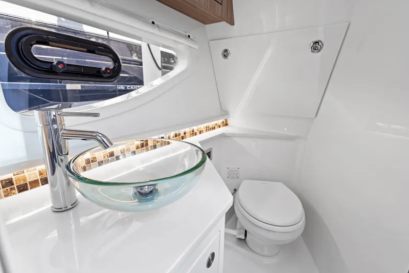 Slide: The Image of Sea Ray Sundancer 370 Outboard 2025 - 33