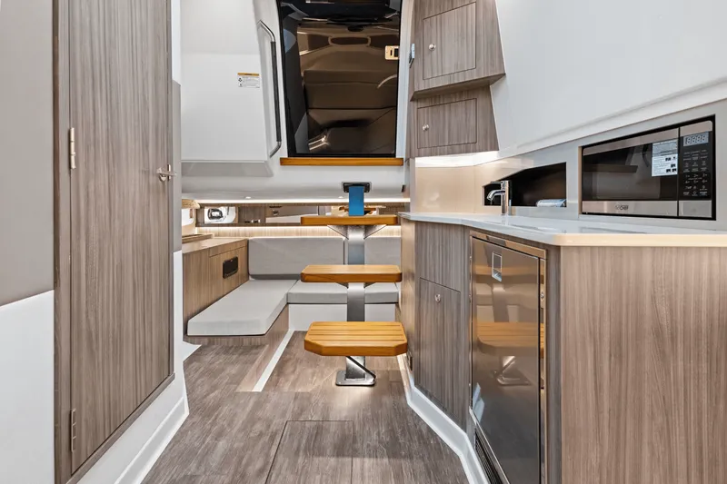 Slide: The Image of Sea Ray Sundancer 370 Outboard 2025 - 37