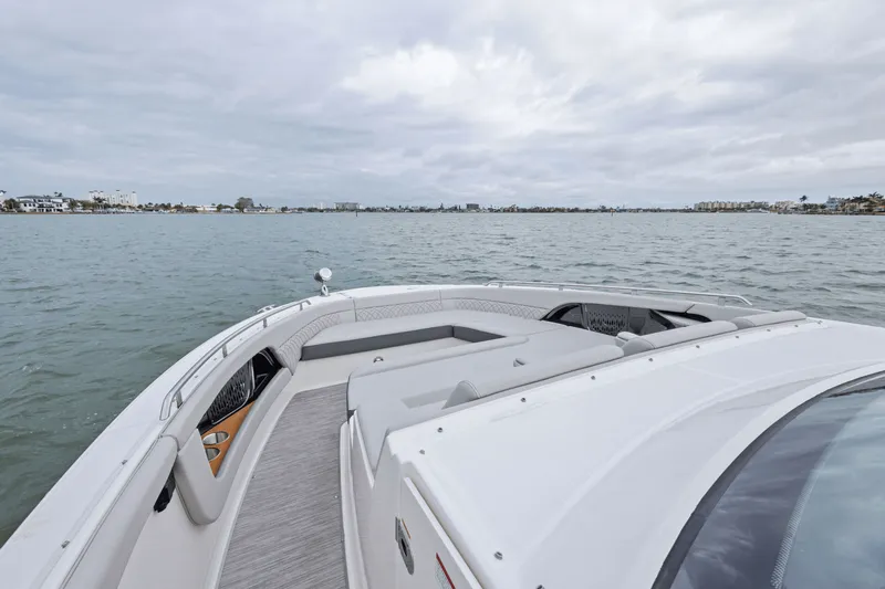 Slide: The Image of Sea Ray Sundancer 370 Outboard 2025 - 40