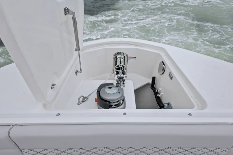 Slide: The Image of Sea Ray Sundancer 370 Outboard 2025 - 43