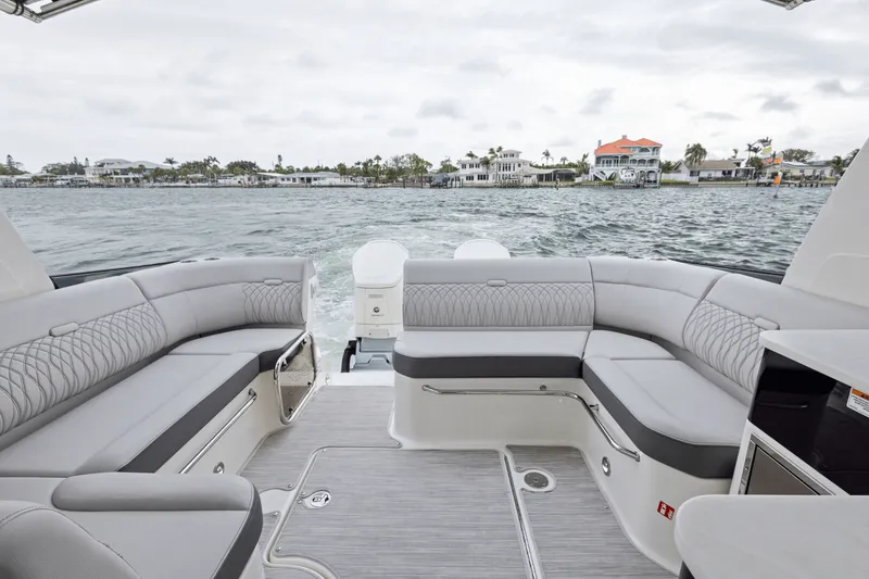 Slide: The Image of Sea Ray Sundancer 370 Outboard 2025 - 45