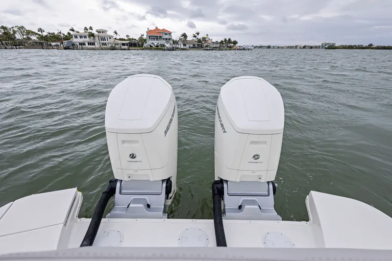 Slide: The Image of Sea Ray Sundancer 370 Outboard 2025 - 47