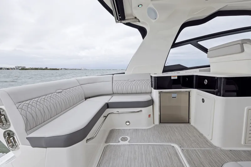 Slide: The Image of Sea Ray Sundancer 370 Outboard 2025 - 48