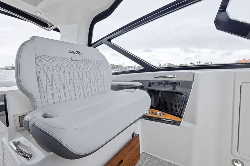 Slide: The Image of Sea Ray Sundancer 370 Outboard 2025 - 50