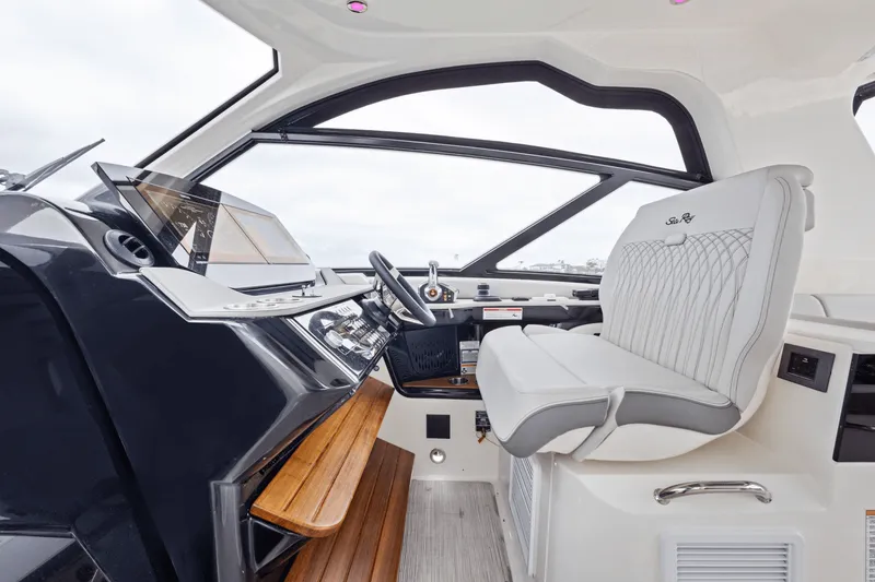 Slide: The Image of Sea Ray Sundancer 370 Outboard 2025 - 57