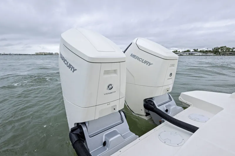 Slide: The Image of Sea Ray Sundancer 370 Outboard 2025 - 64