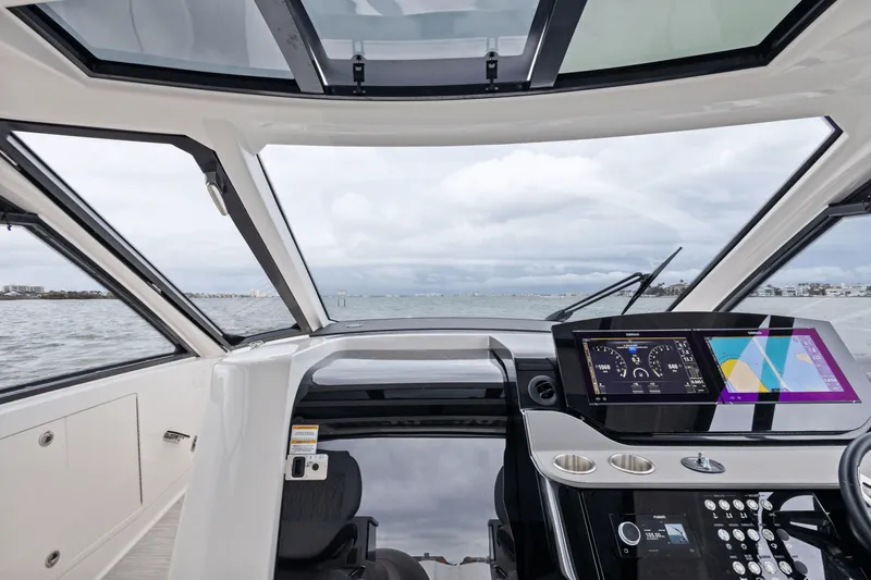 Slide: The Image of Sea Ray Sundancer 370 Outboard 2025 - 66